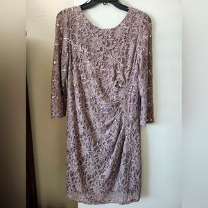 Elegant Lace Dress in Mauve